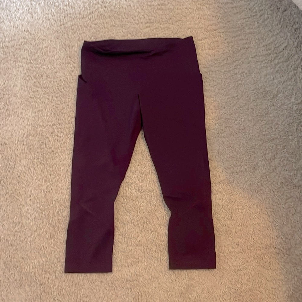 Lululemon athletic leggings short purple size 10